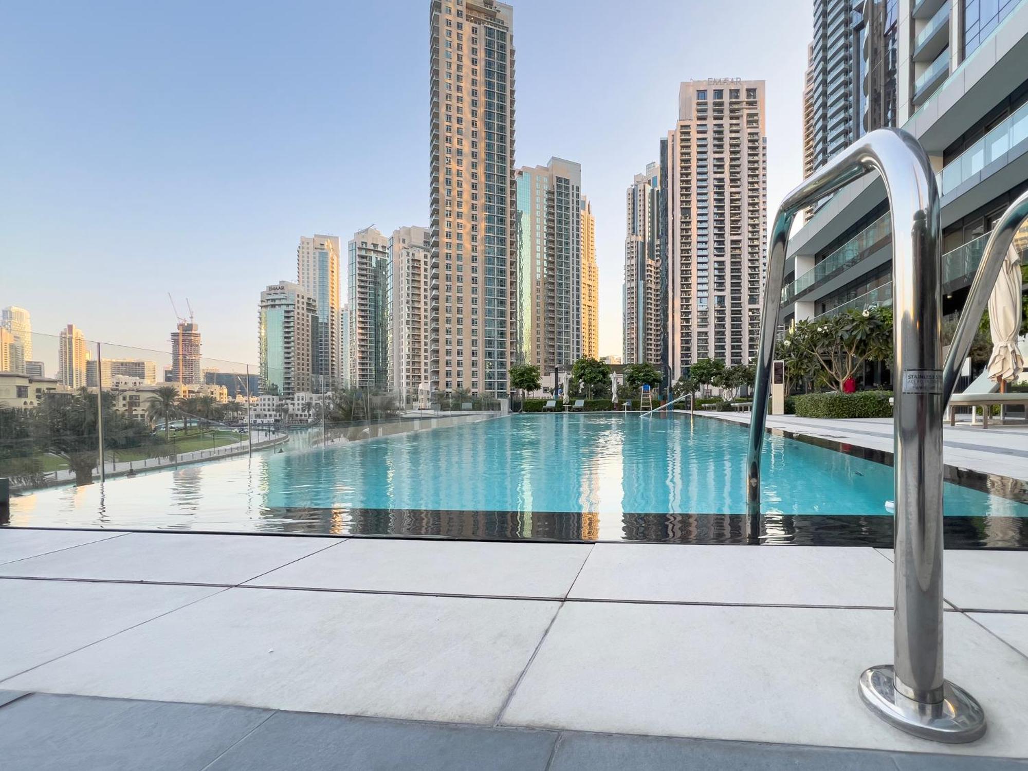 Downtown Luxury - Elegant 1-bedroom - 5 Minutes Walk To Mall Appartement
