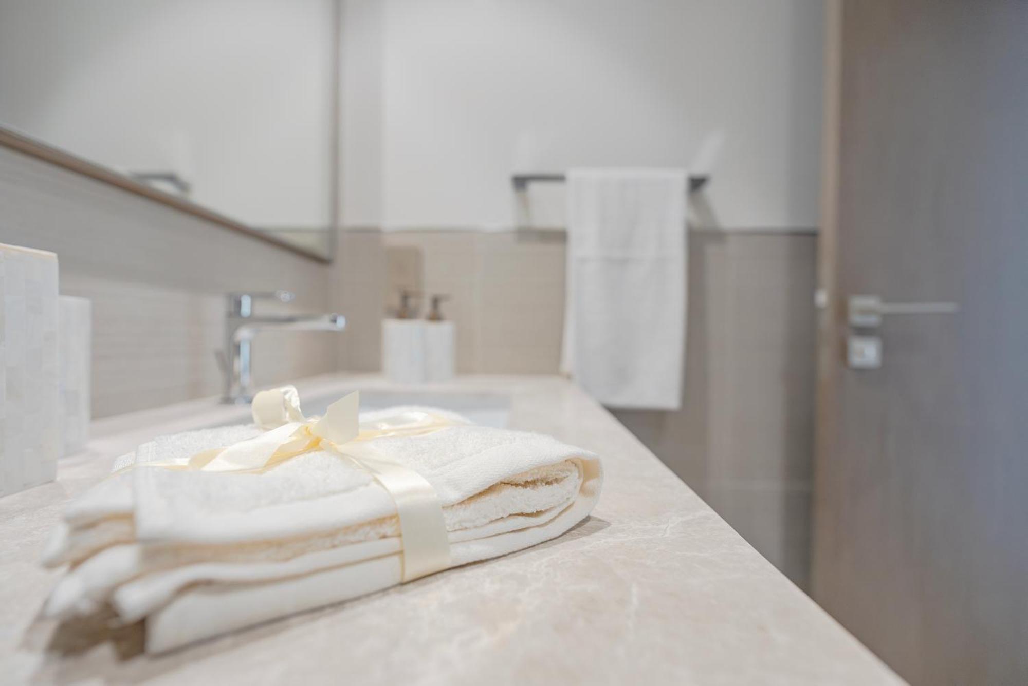 Appartement Downtown Luxury - Elegant 1-bedroom - 5 Minutes Walk To Mall Dubai