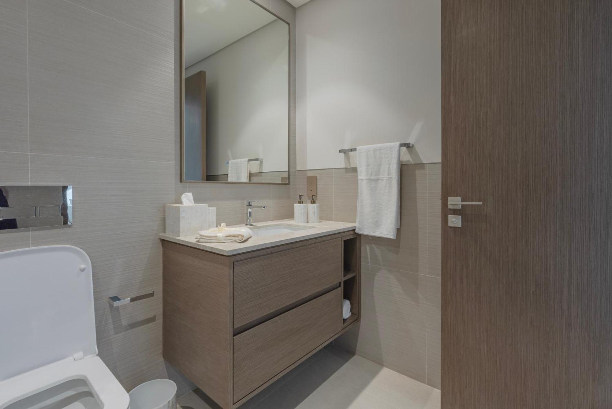 Appartement Downtown Luxury - Elegant 1-bedroom - 5 Minutes Walk To Mall *