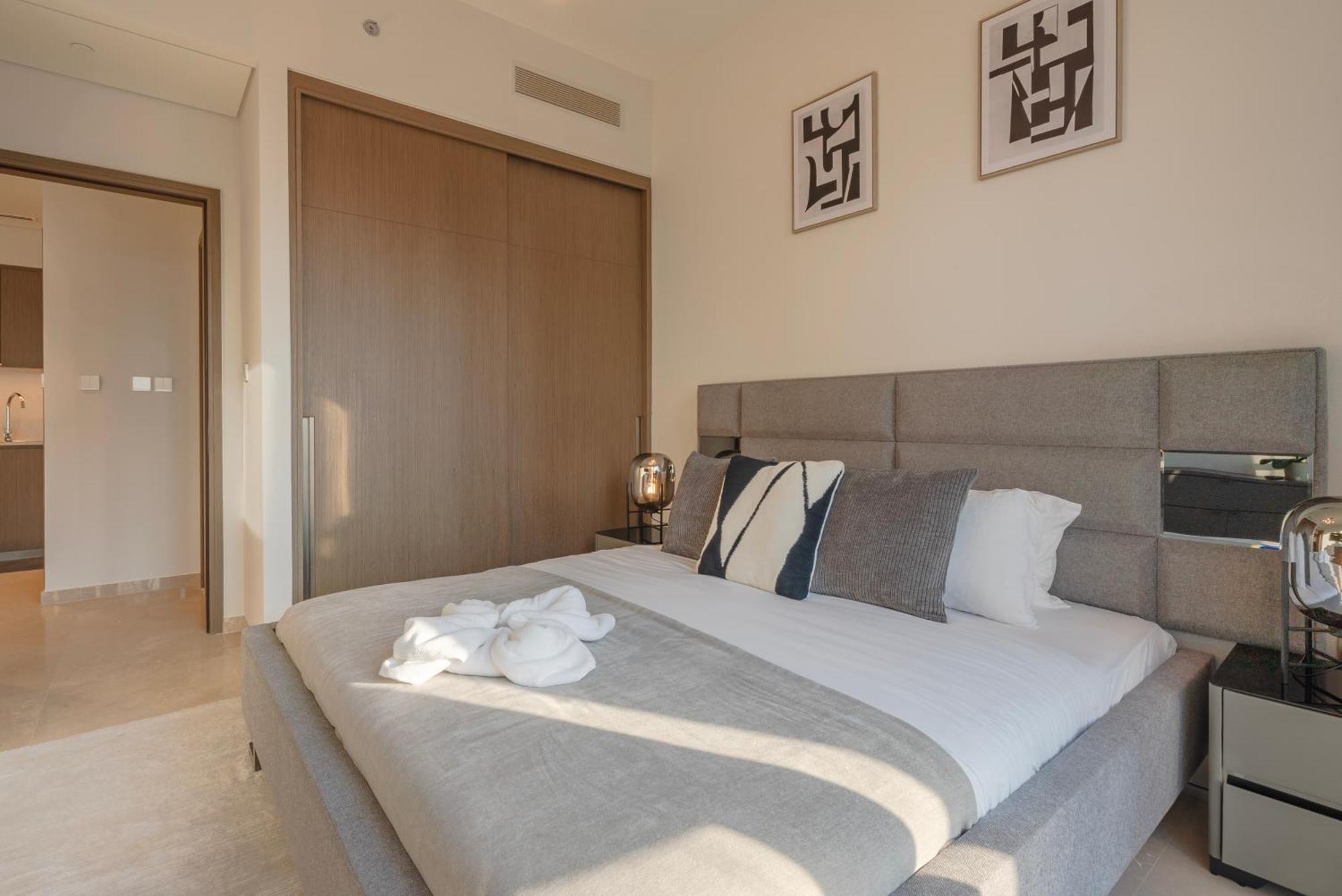 Downtown Luxury - Elegant 1-bedroom - 5 Minutes Walk To Mall Appartement *