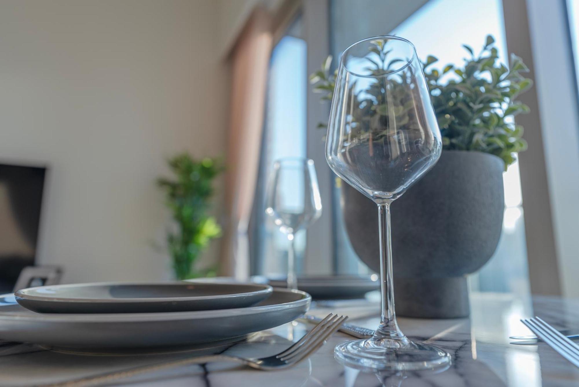 Downtown Luxury - Elegant 1-bedroom - 5 Minutes Walk To Mall Appartement
