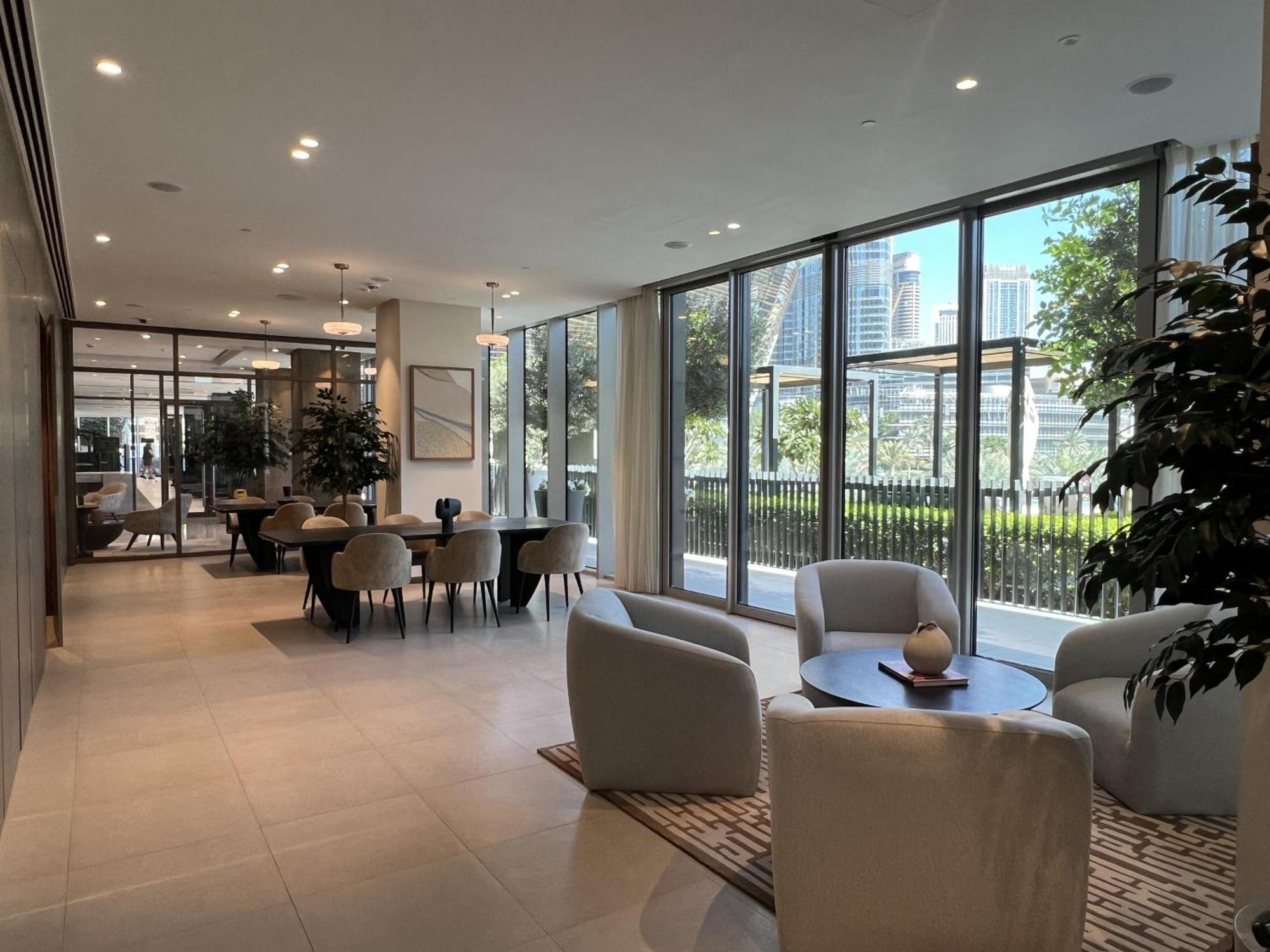 Downtown Luxury - Elegant 1-bedroom - 5 Minutes Walk To Mall Appartement *